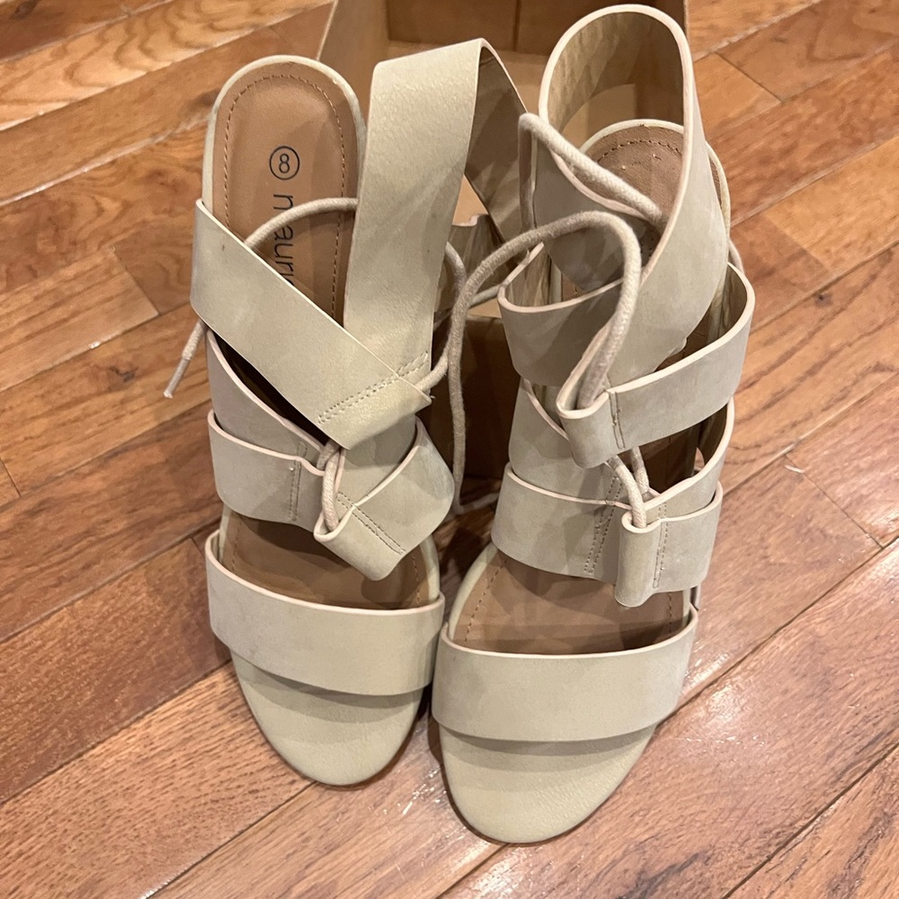 NWT Maurice Women's Beige Strappy Sandals Size 8